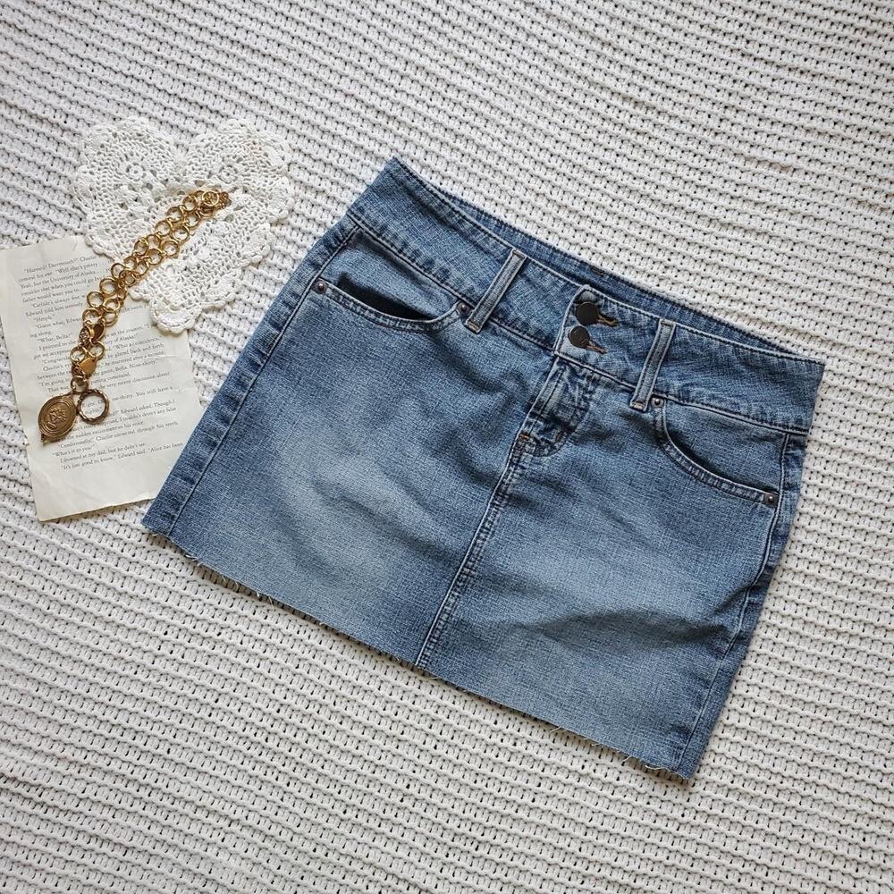 Vintage y2k lei denim skirt raw hem excellent condition